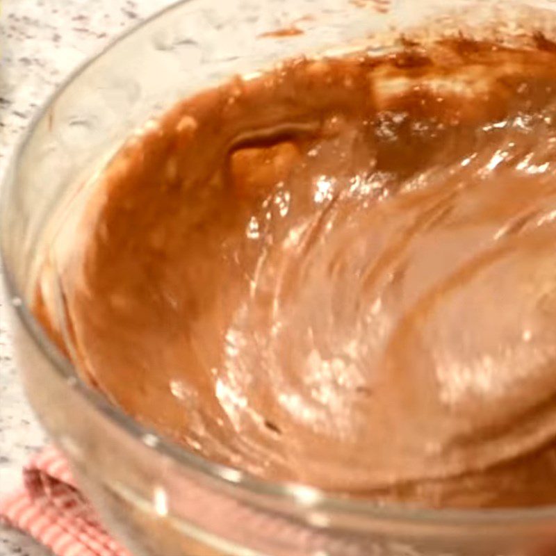 Step 3 Whipping egg whites and mixing the cake batter Heart-shaped chocolate cake