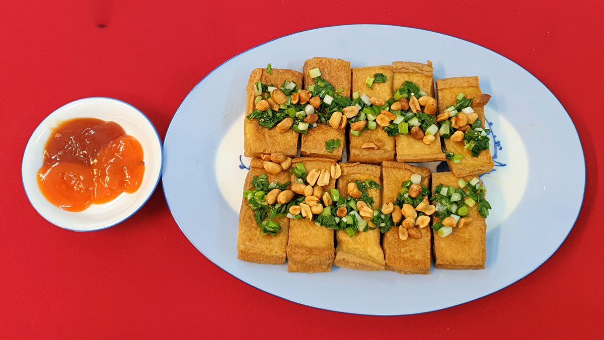 Fried tofu with scallion oil and peanuts