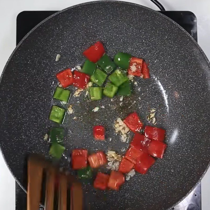 Step 3 Stir-fried bell peppers Fried tofu with soy sauce and bell peppers