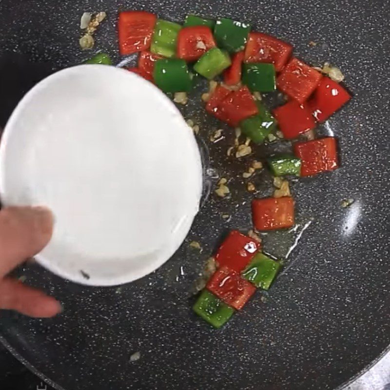 Step 3 Stir-fried bell peppers Fried tofu with soy sauce and bell peppers