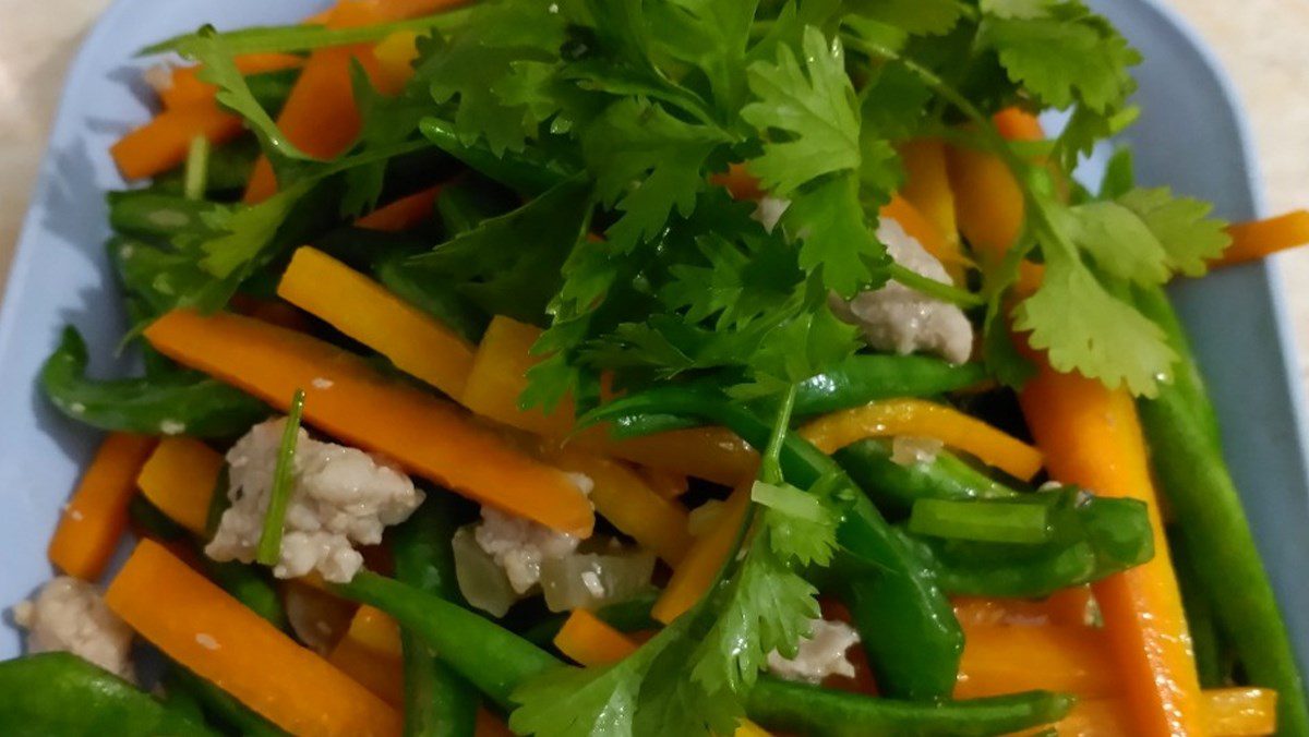 Pork Stir-Fried with Green Beans and Carrots