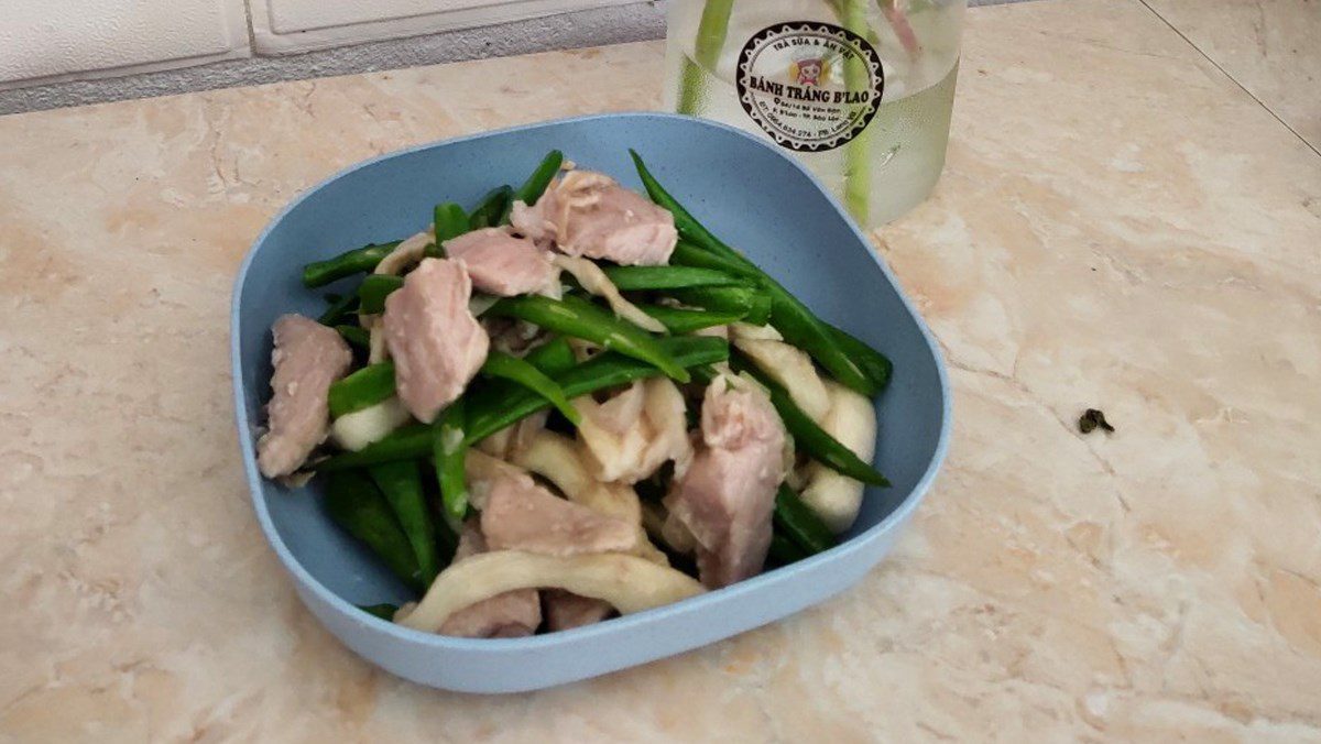 Stir-fried green beans with oyster mushrooms