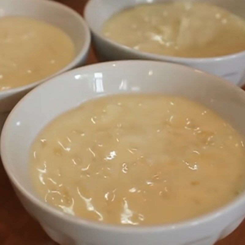 Step 5 Pouring into molds and decorating the cake Rice pudding - Coconut milk mango rice pudding