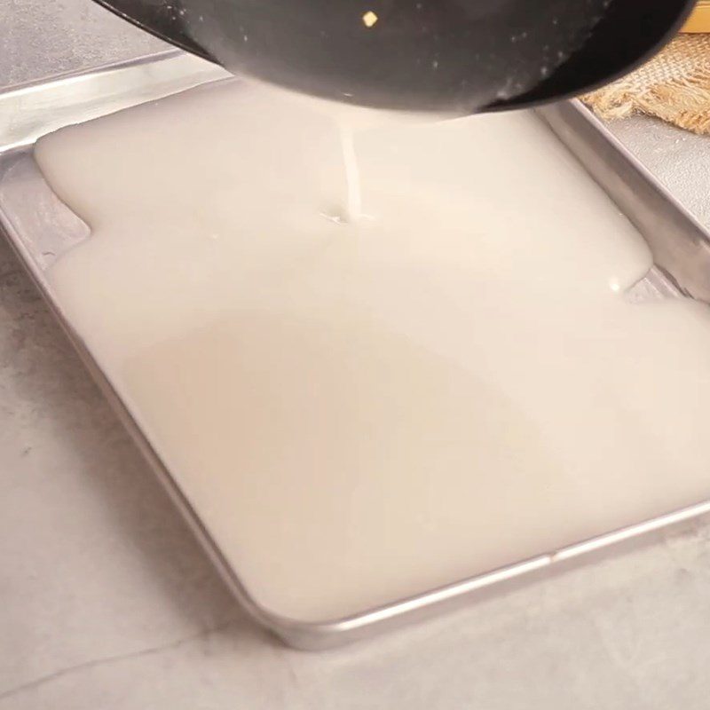 Step 2 Pour the coconut milk mixture into the mold for HongKong mango noodle