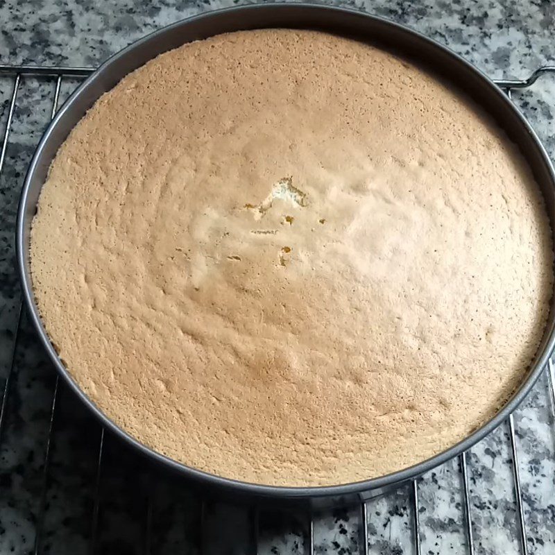 Step 4 Pouring the batter, baking the cake Coconut milk sponge cake