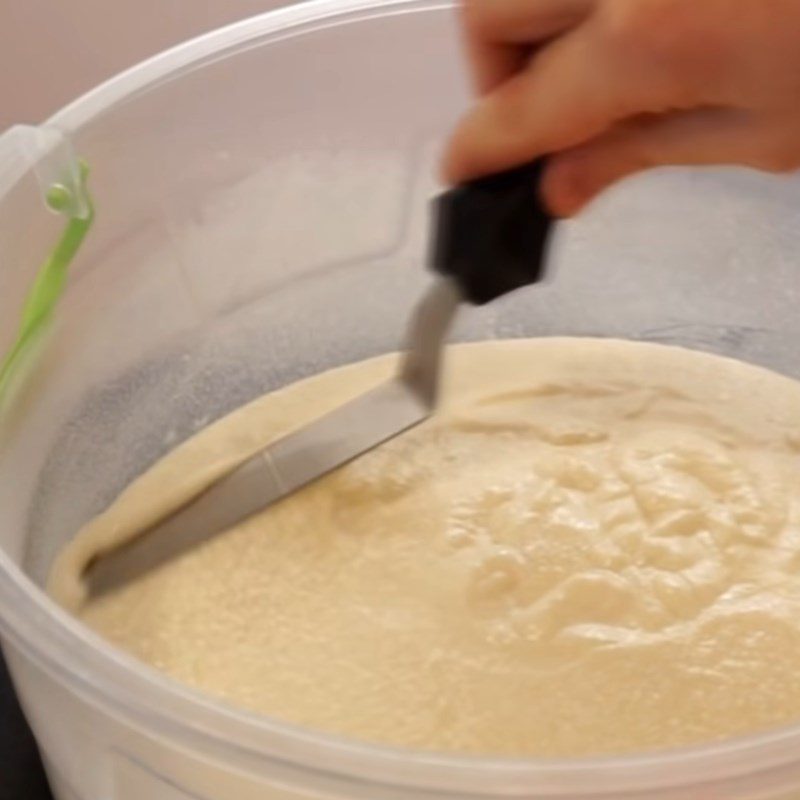 Step 2 Pour the mold and steam the cake using a microwave Microwave cake making