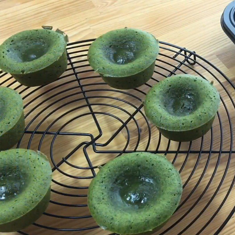 Step 4 Pouring the mold and baking matcha chocolate lava cake