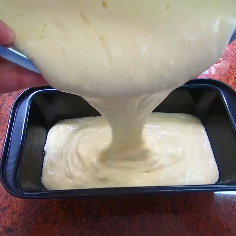 Step 3 Pouring and baking mini fruit yogurt cheesecake