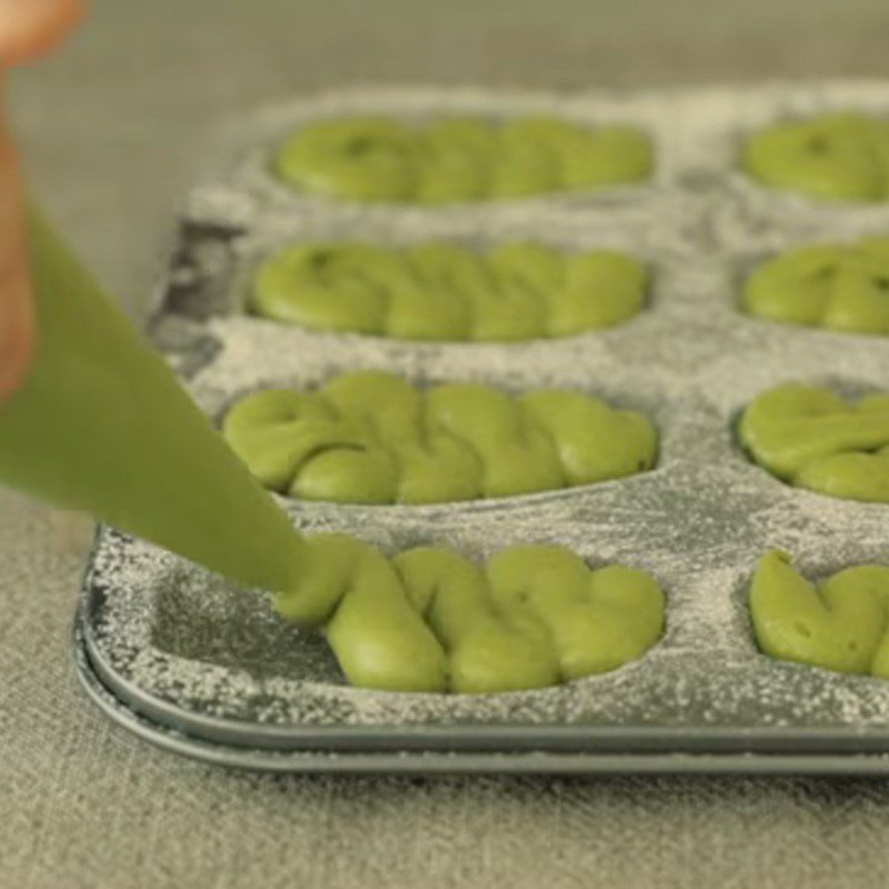 Step 3 Pour into molds and bake matcha chocolate madeleine