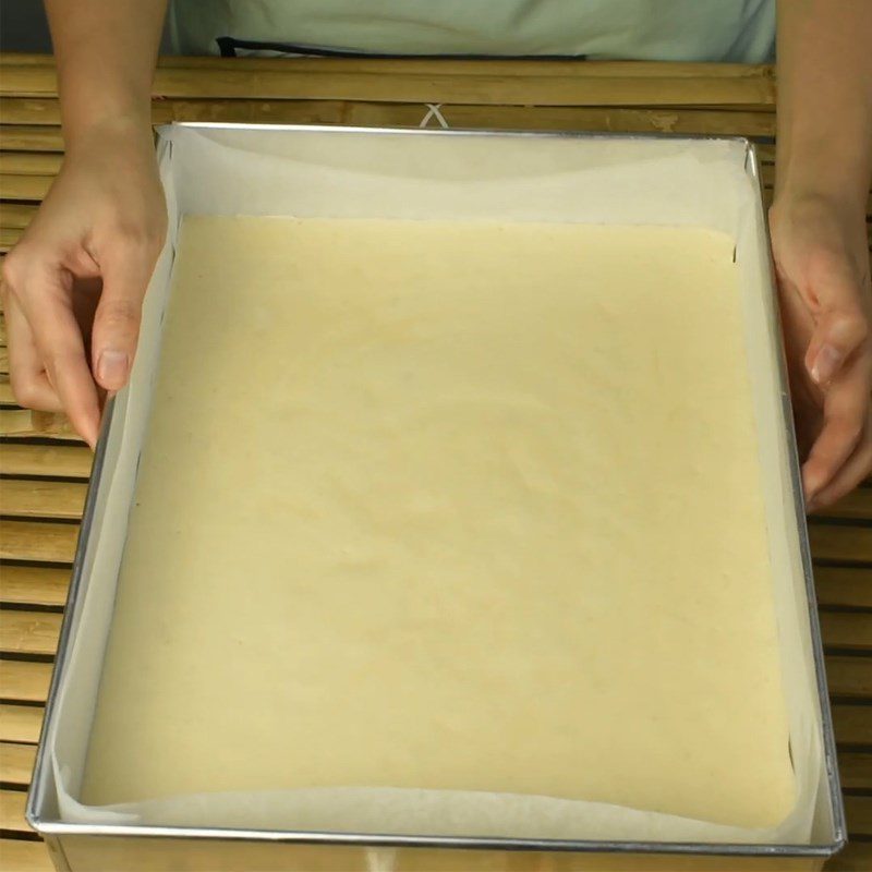 Step 3 Pour into the mold and bake the cherry sponge cake