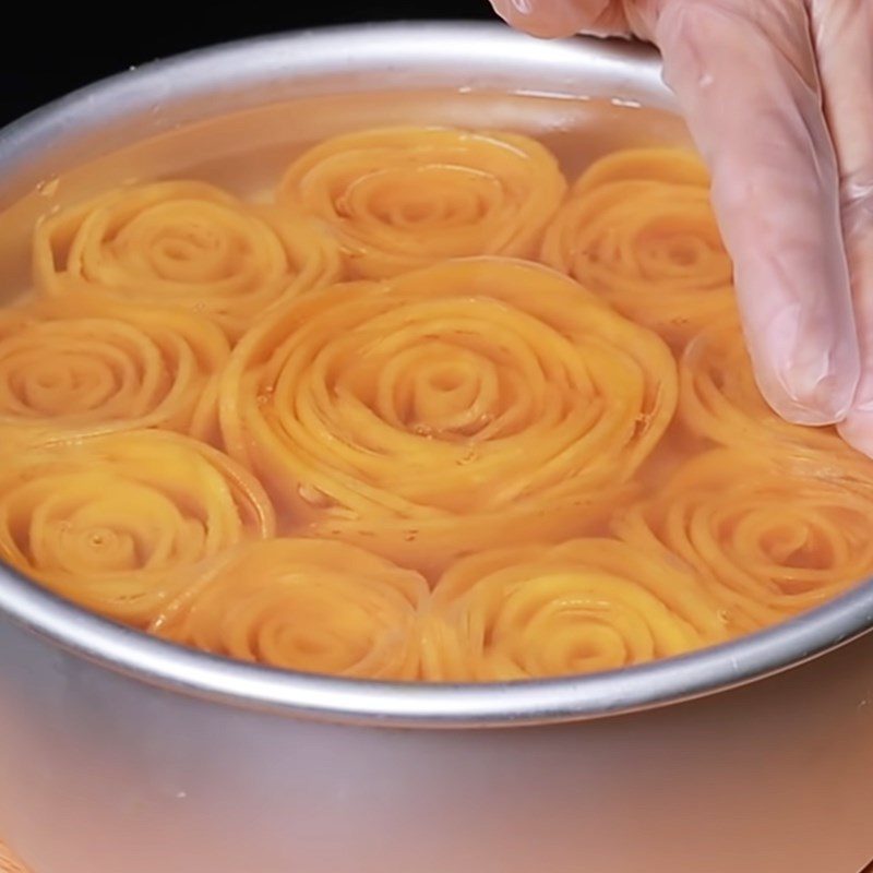 Step 5 Pour the rose jelly layer