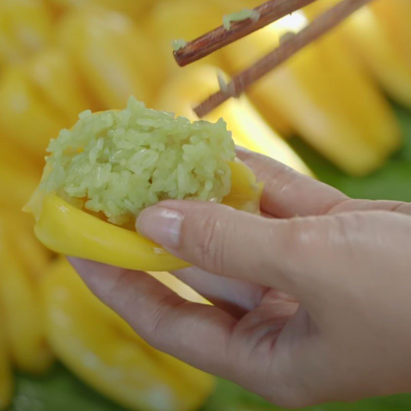 Step 3 Sticky rice and jackfruit sticky rice with pandan leaves