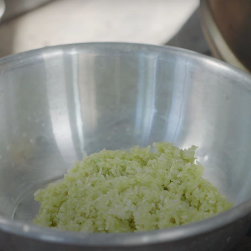 Step 3 Steam rice and wrap sticky jackfruit with pandan leaves