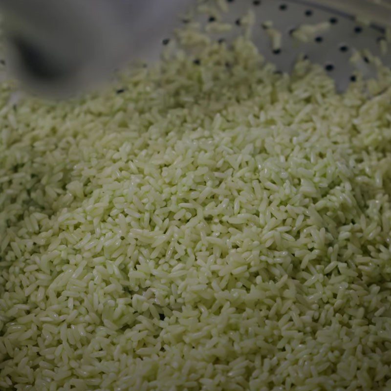 Step 3 Steam rice and wrap sticky jackfruit with pandan leaves