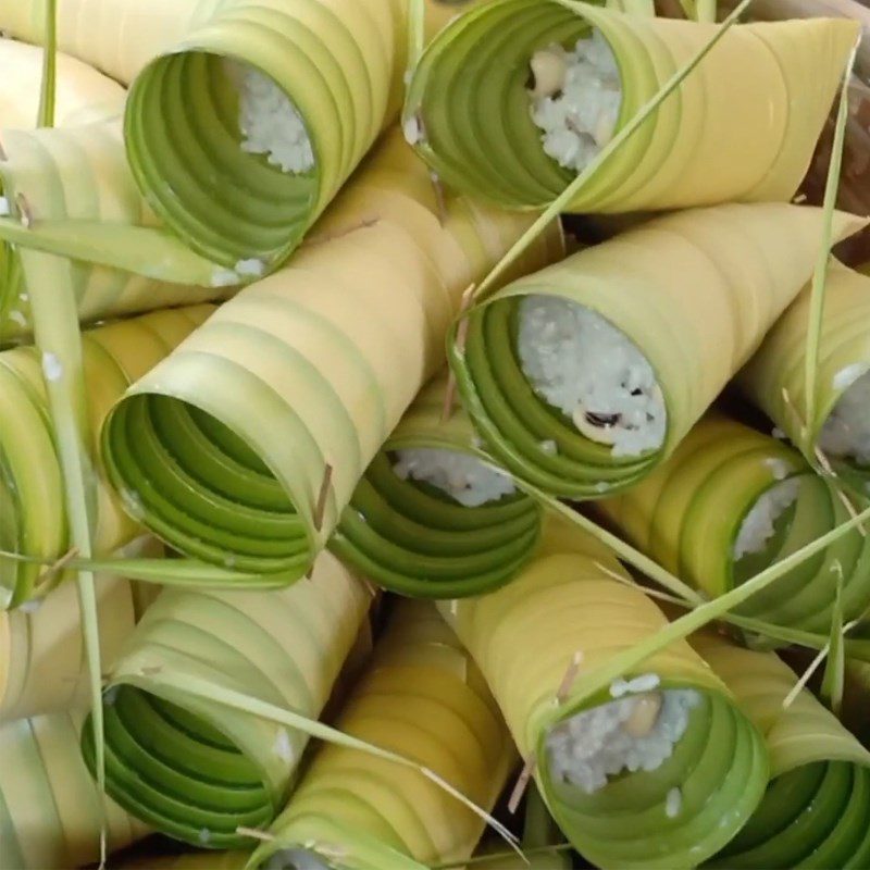 Step 4 Stuff the filling and wrap the cake Coconut leaf cake Ben Tre