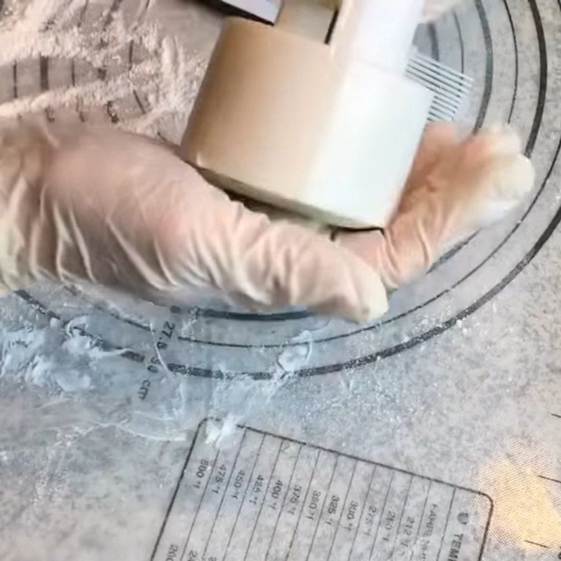 Step 5 Shaping the cake Mooncake with coconut milk filling