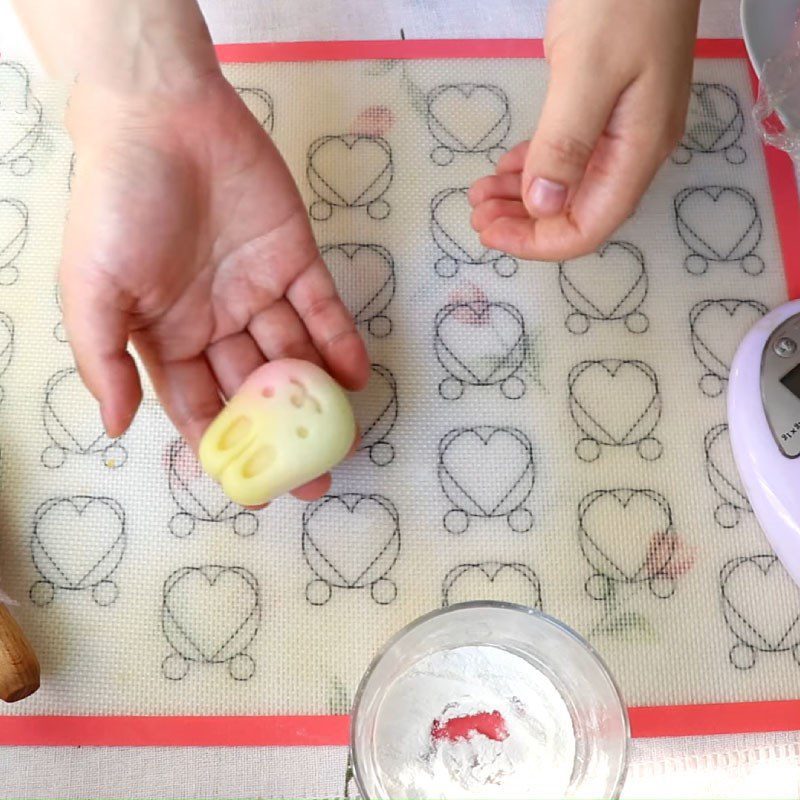 Step 6 Closing the cake Soft rice cake with fresh glutinous rice flour and coconut milk egg cream filling