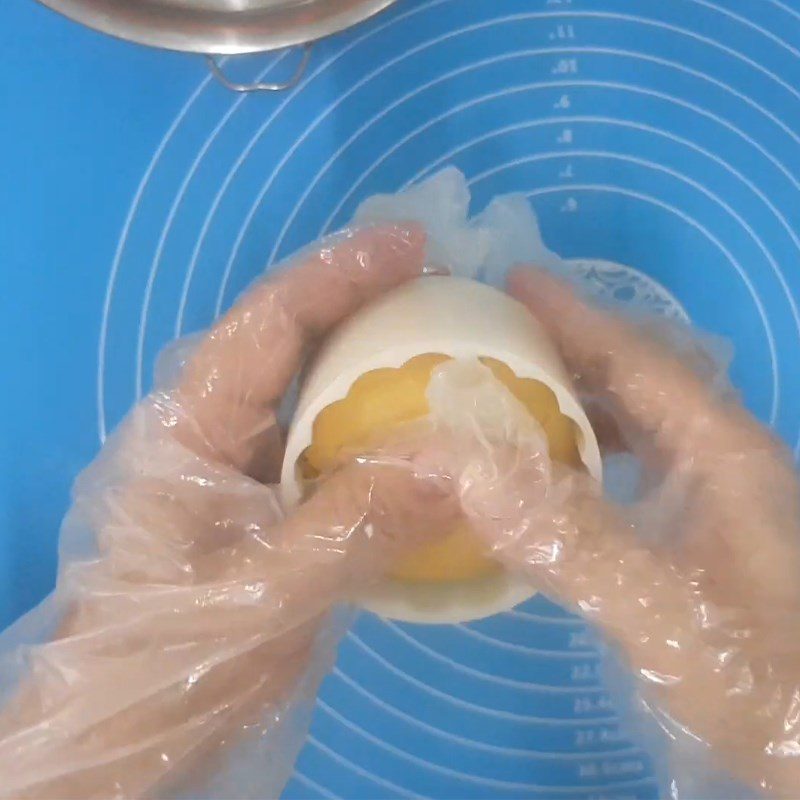 Step 6 Shape the cake Mooncake for diabetics with lotus seed filling