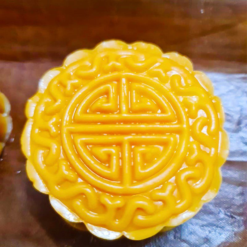 Step 4 Shaping the cake Purple sweet potato mooncake