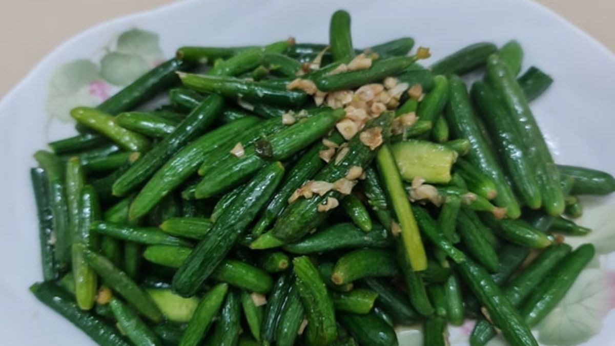 Stir-fried baby cucumbers