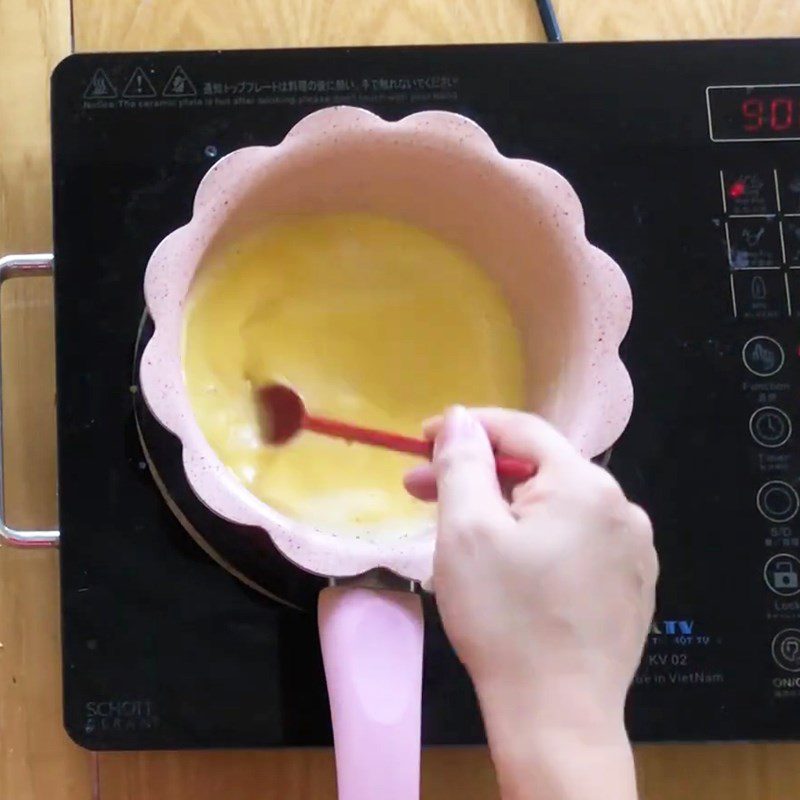 Step 4 Heat the custard mixture for baby weaning