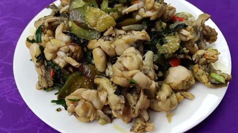 Frog stir-fried with eggplant