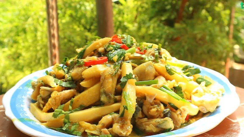 Stir-fried frog with bamboo shoots