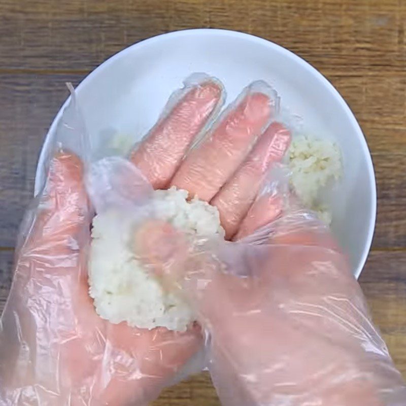 Step 2 Press and fry sticky rice Fried sticky rice with pork floss and scallion oil