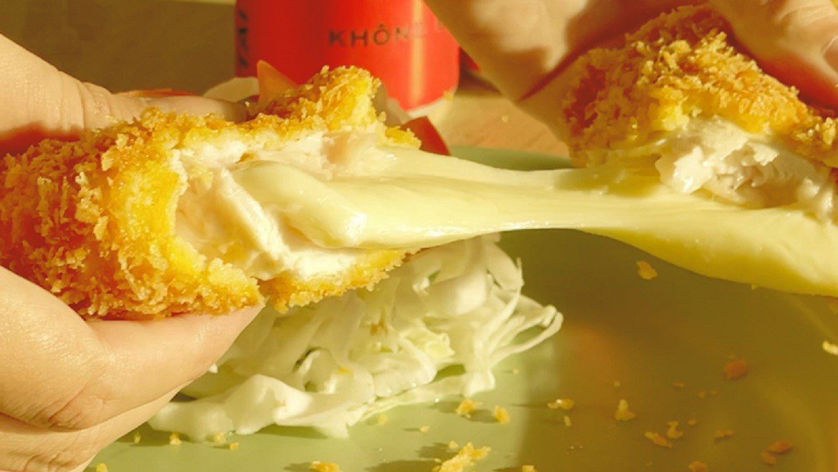 Cheese-stuffed Fried Chicken