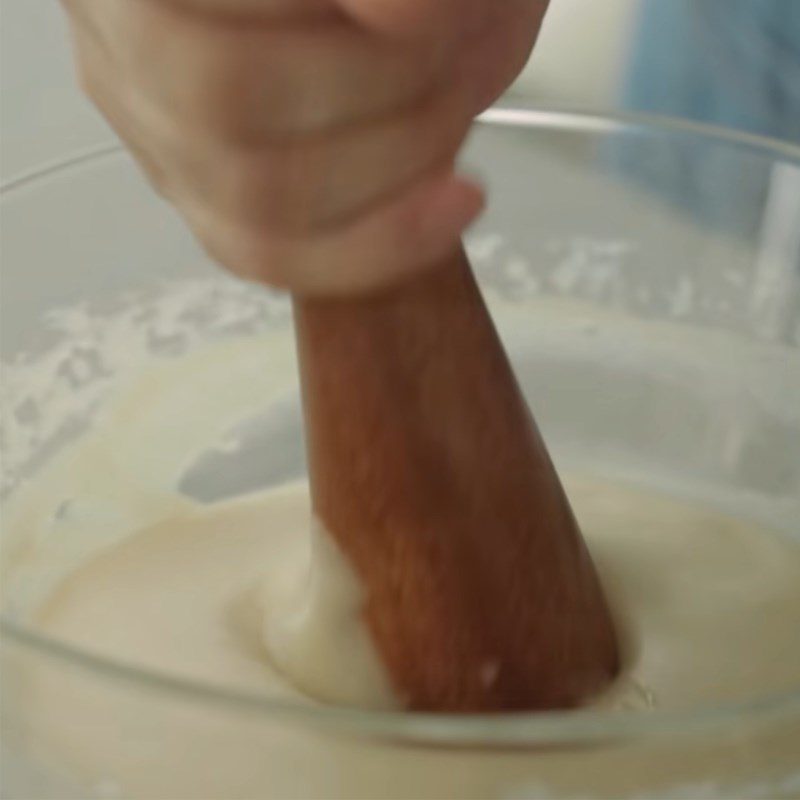 Step 4 Pounding the rice flour Chocolate rice cake