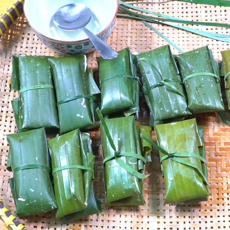 Step 4 Wrapping the cake Filter cake in banana leaf