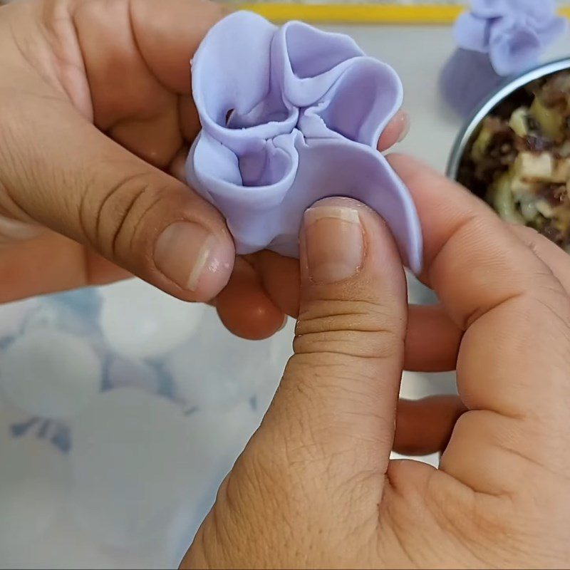 Step 5 Packing the dumplings Vegetarian rose-shaped dumplings