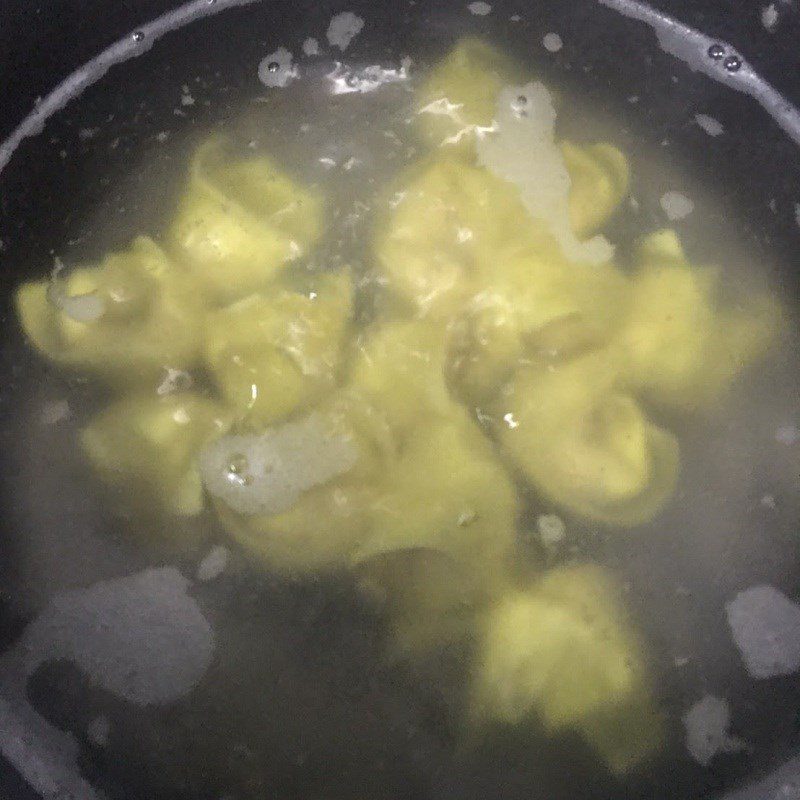 Step 2 Wrapping and boiling wontons Wontons with oyster sauce