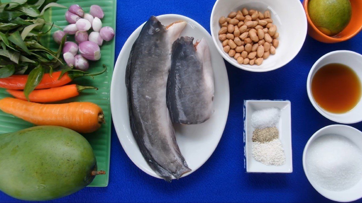 Ingredients for mango salad with catfish Thai style