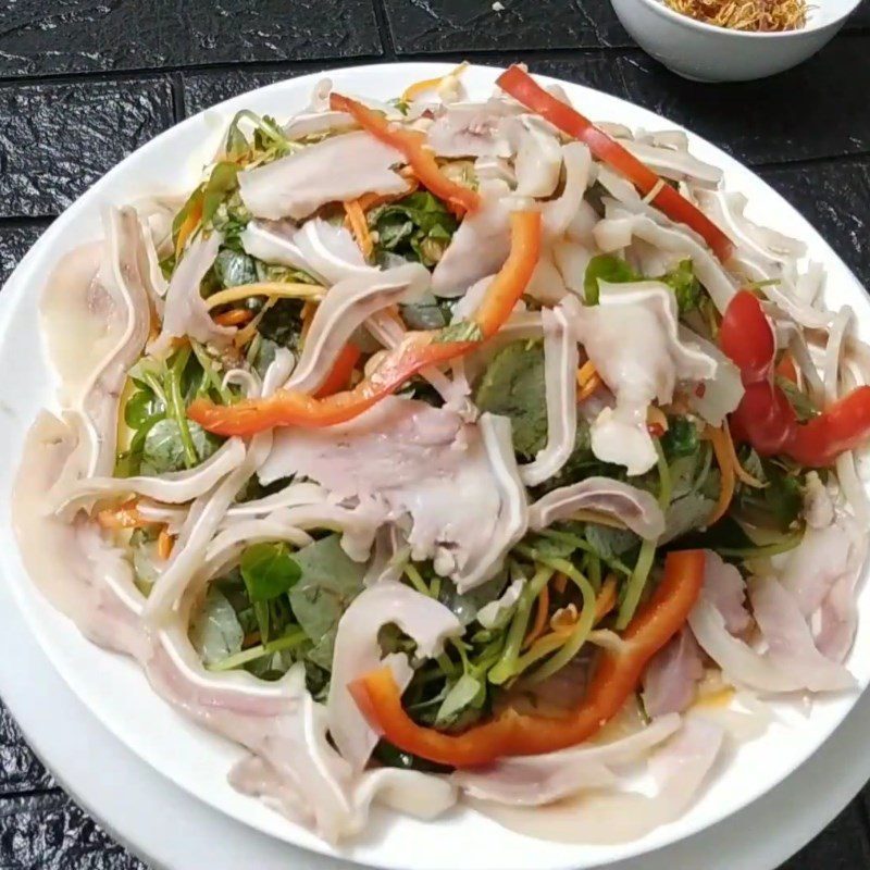 Step 5 Finished product Water lily salad with pig's ear