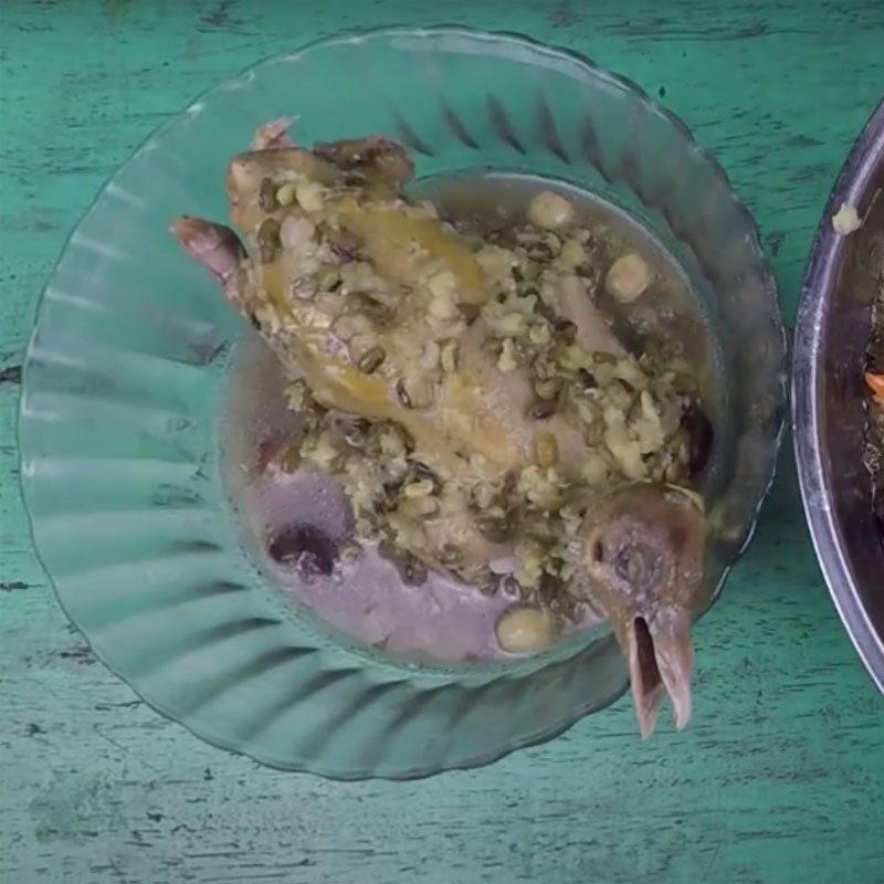 Step 3 Stew the pigeon Pigeon stew with mung beans