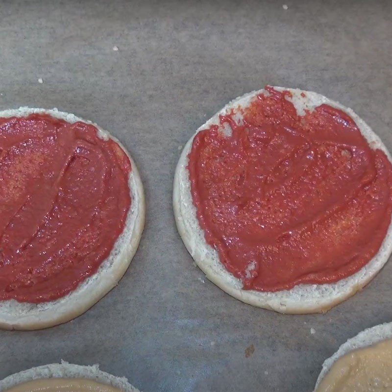 Step 3 Assemble the sausage hamburger