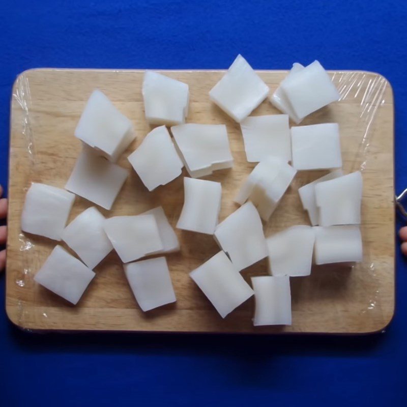 Step 3 Steam the cakes Fried dough with rice flour and tapioca flour