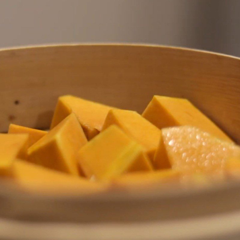 Step 2 Steamed pumpkin Pasta with pumpkin cream sauce