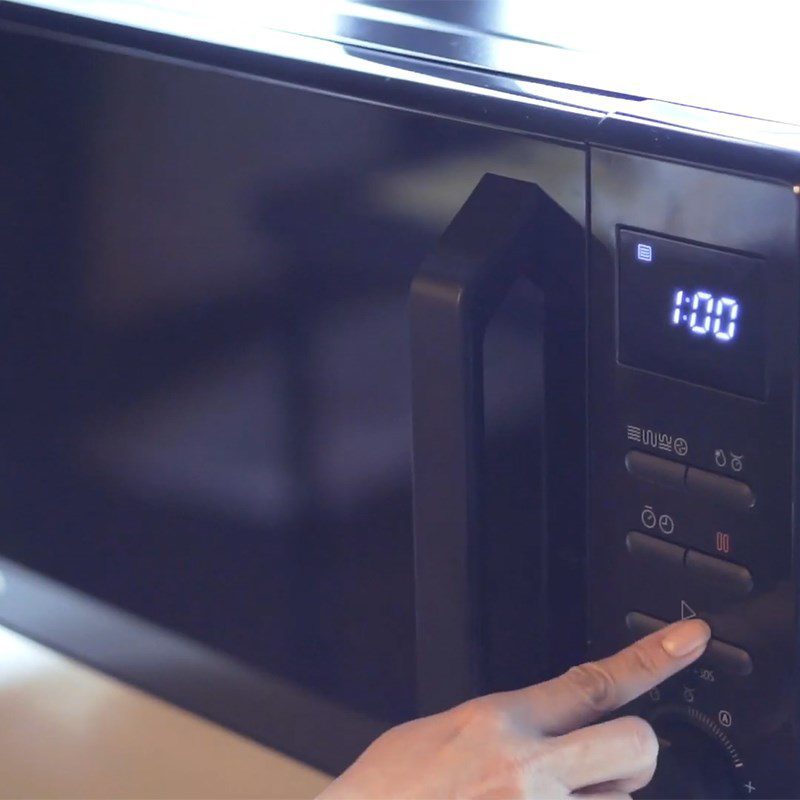 Step 2 Steaming the dough in the microwave Mooncake dough steamed in the microwave