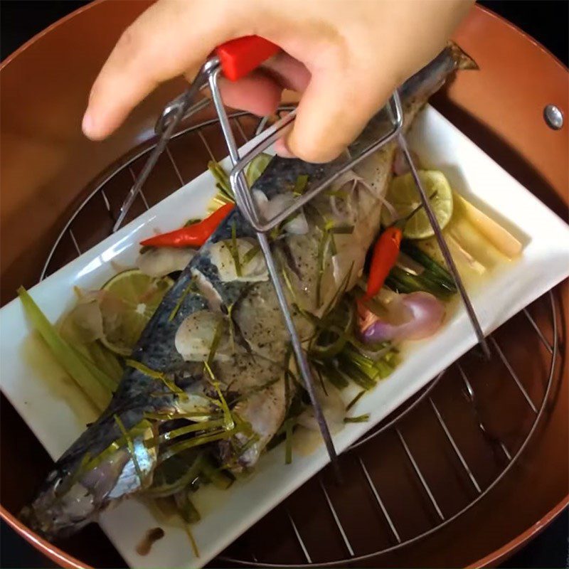 Step 4 Steam the fish Steamed saba fish with lemon