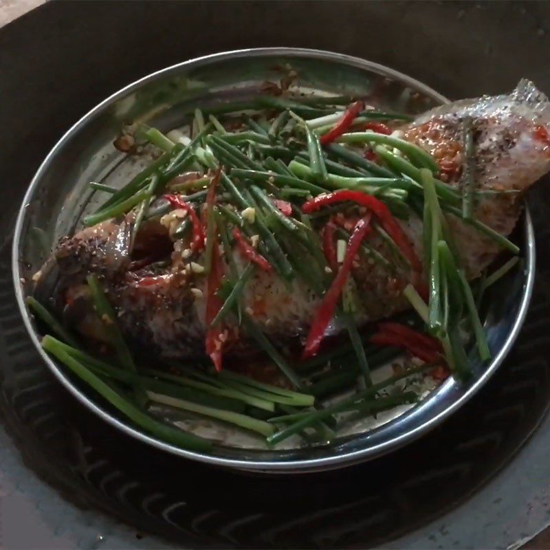 Step 3 Steaming fish Catfish with onion steaming