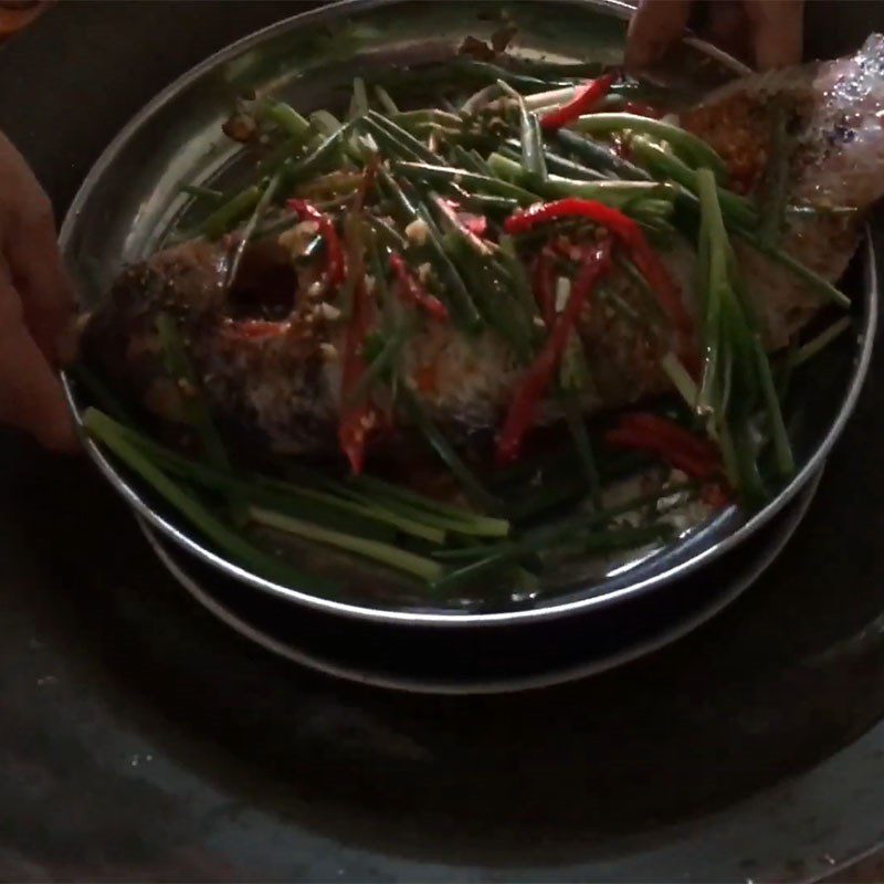 Step 3 Steaming fish Catfish with onion steaming