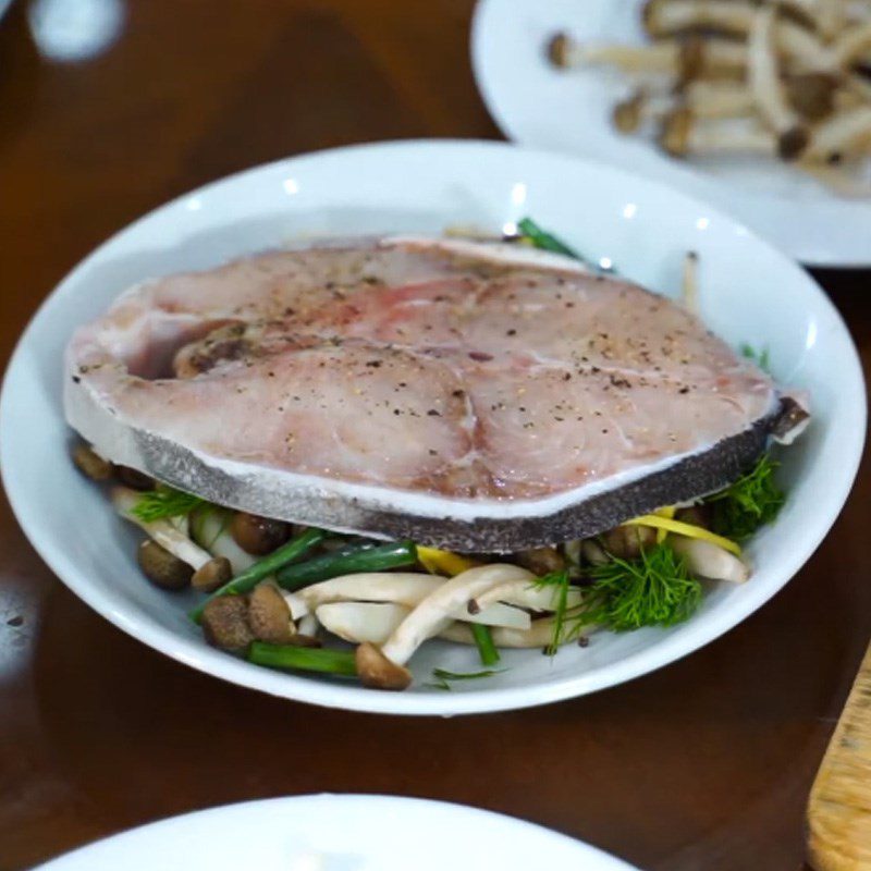 Step 3 Steam the fish Steamed barramundi with lingzhi mushrooms