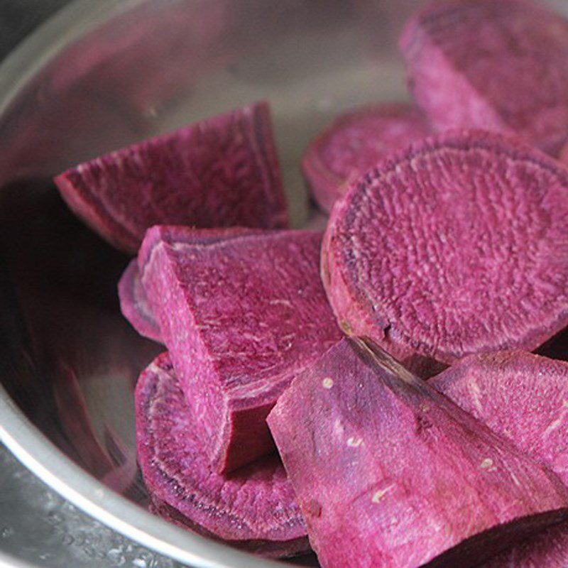 Step 1 Steam purple sweet potato Purple sweet potato cake with yogurt