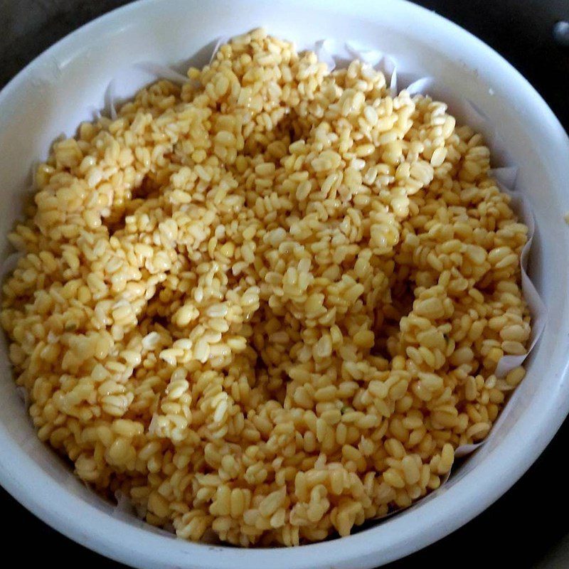 Step 5 Steaming meat and mung bean sticky rice