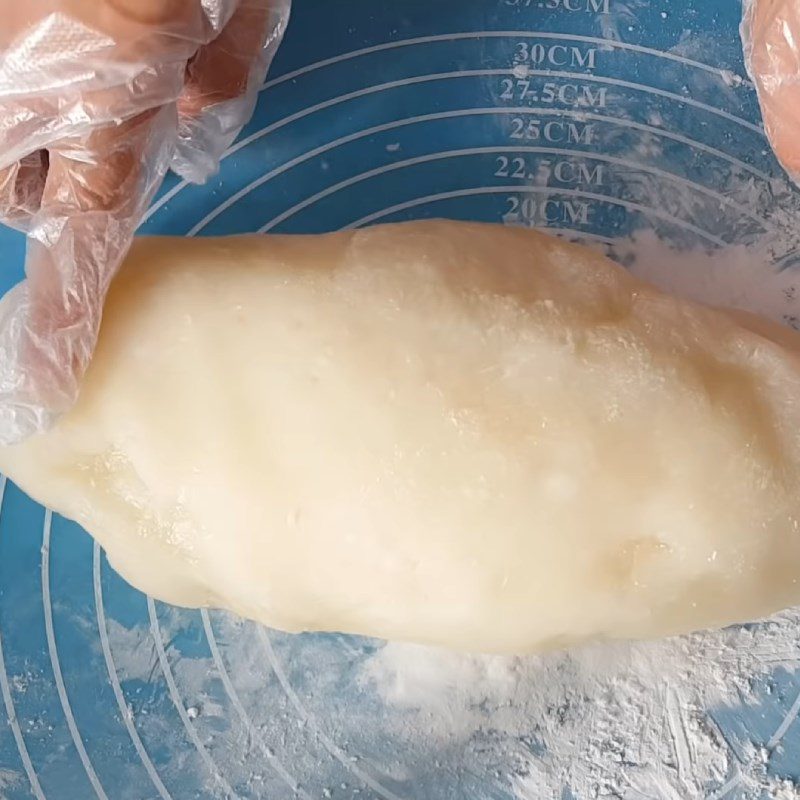 Step 4 Steam and knead the dough for sticky rice cake with mung bean filling