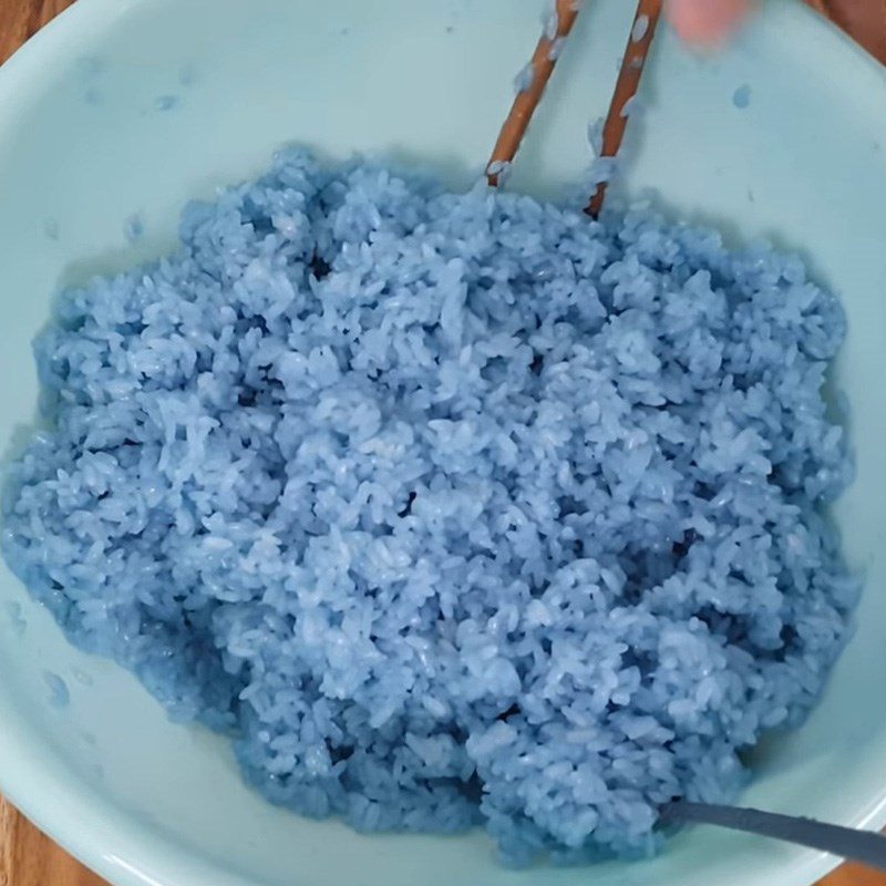 Step 3 Steaming sticky rice Sticky rice with butterfly pea flower