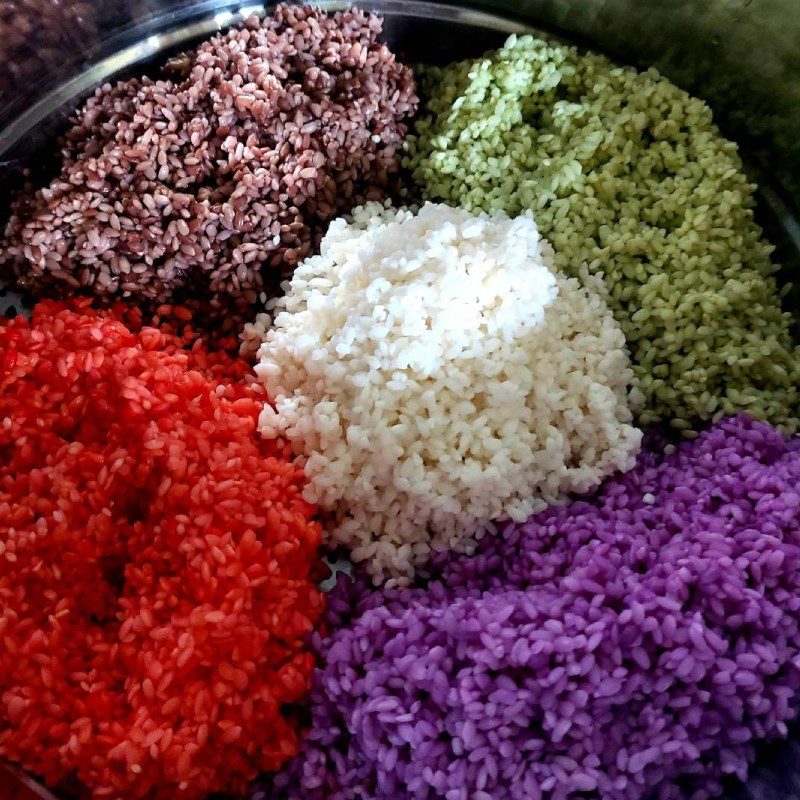 Step 3 Steam the sticky rice for multi-colored sticky rice