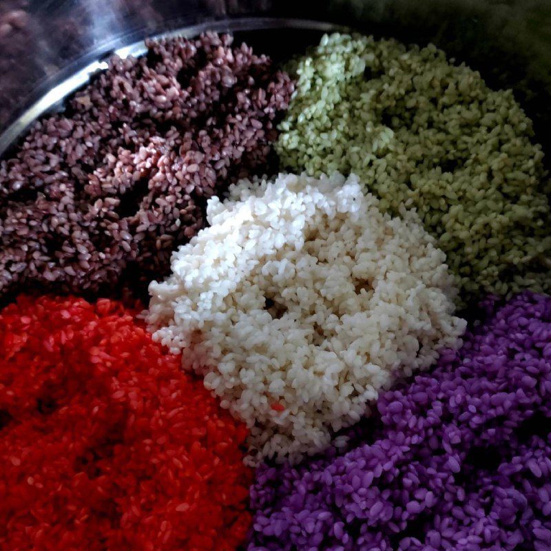 Step 3 Steam the sticky rice for multi-colored sticky rice